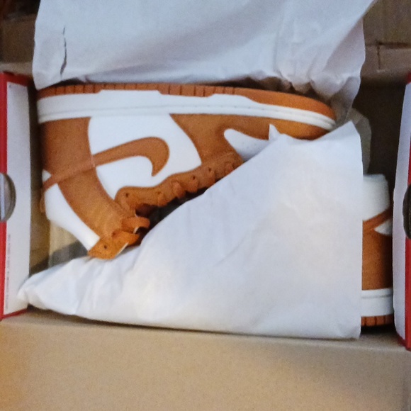 Nike Dunks - Picture 7 of 8